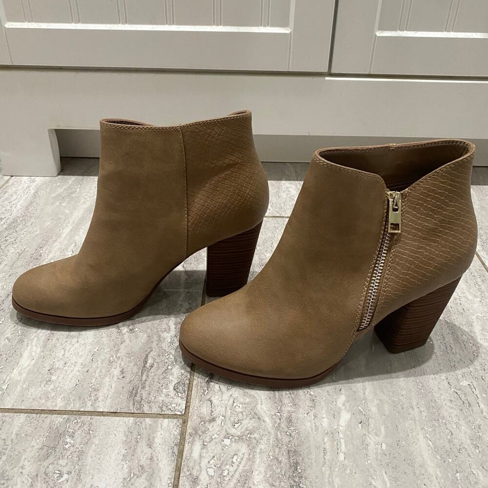 Call It Spring Brown Side-Zip Block Heel Ankle Booties Women's Size 8.5